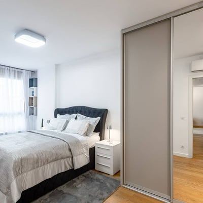 Location longue durée d’un appartement élégant de 3 pièces, 88 m², Skyline Residence, Belgrade, Serbie